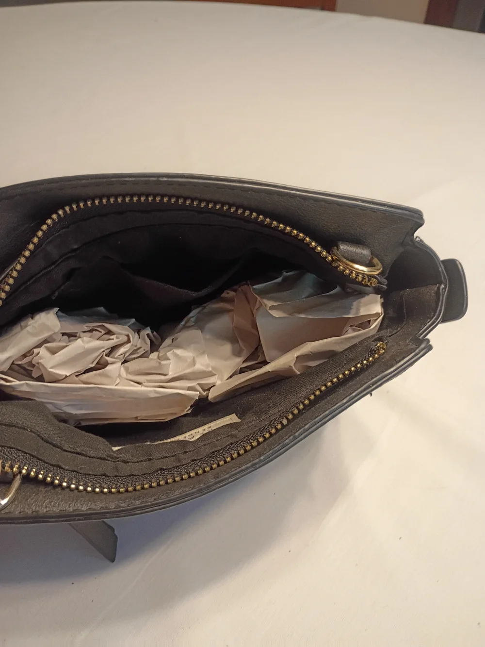 #3019 Kenneth Cole Reaction Black Pebbled Leather Crossbody Bag